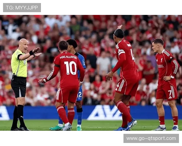 英超“仅限队长”与裁判沟通新规实施,减少争议判罚影响 英超“仅限队长”与裁判沟通新规实施,减少争议判罚影响